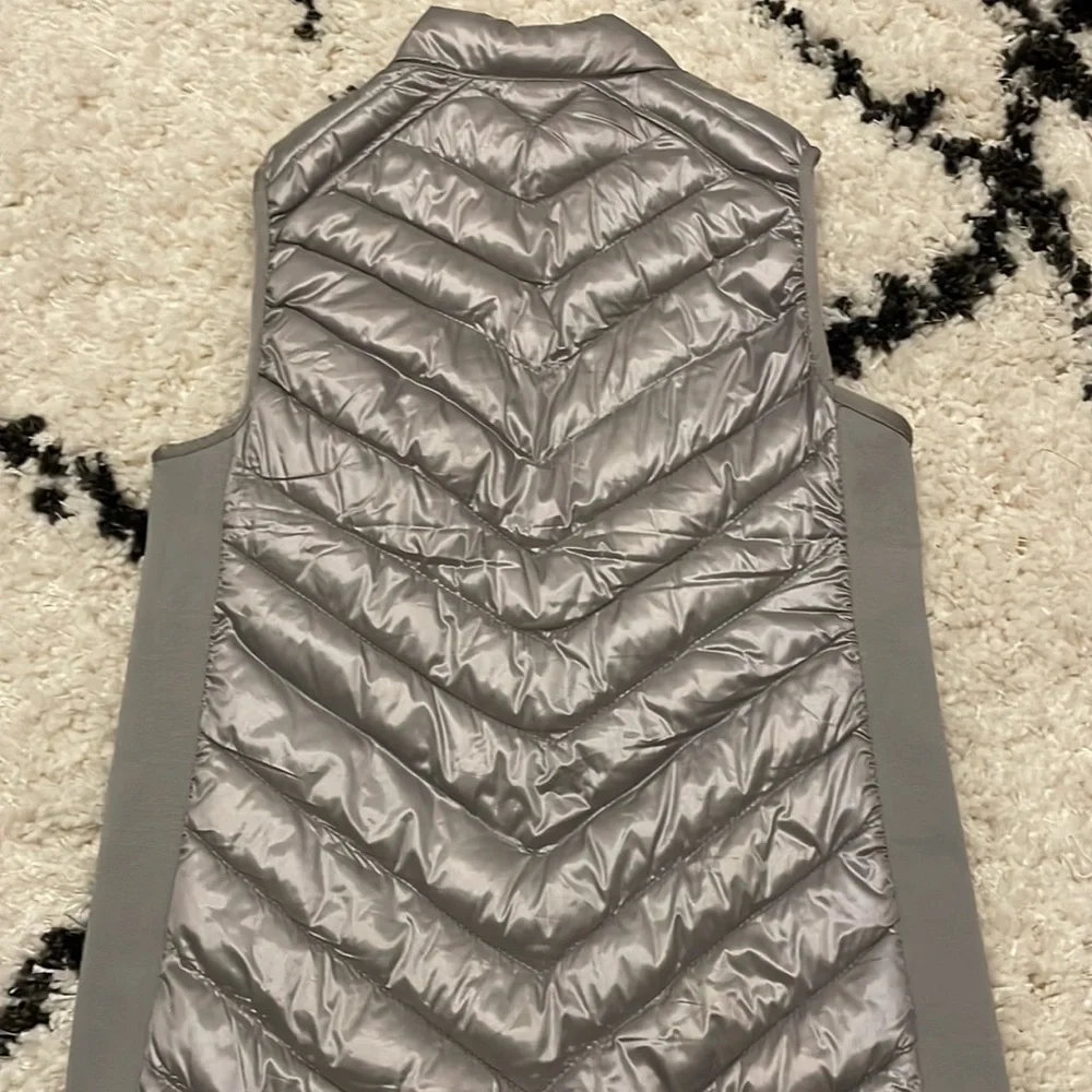 GAP Vest - Picture 2 of 4